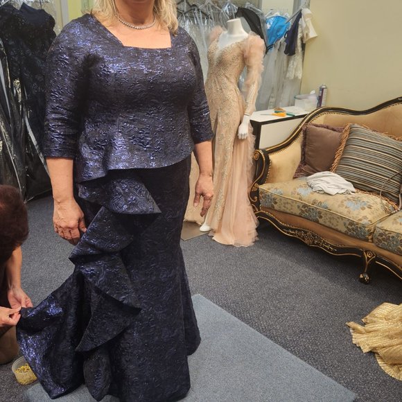 StunninJOHN PAUL ATAKER Navy Evening Gown. Size 14.  $475 a steal at that price. - Picture 2 of 2